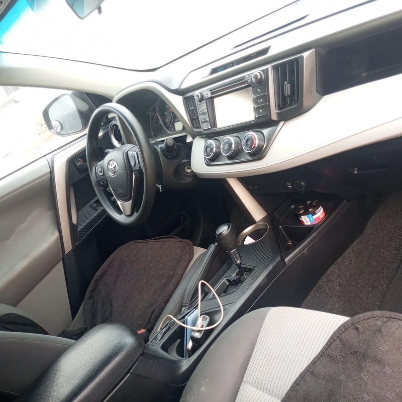 Thumbnail 2 of 2014 TOYOTA RAV4